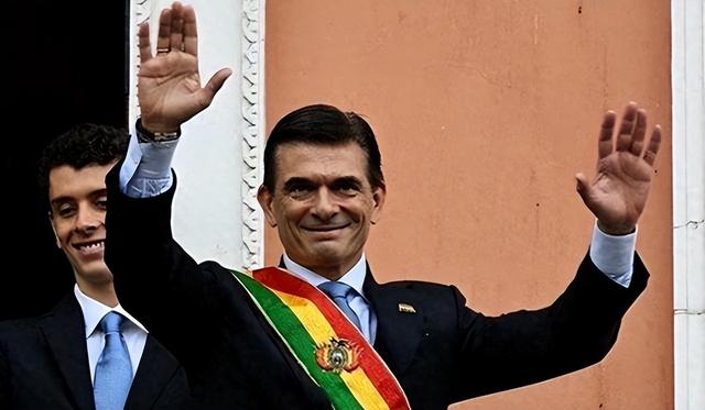 又一个中国伙伴倒向美国	，撕毁合同，骗走20亿！把矛头对准了中国