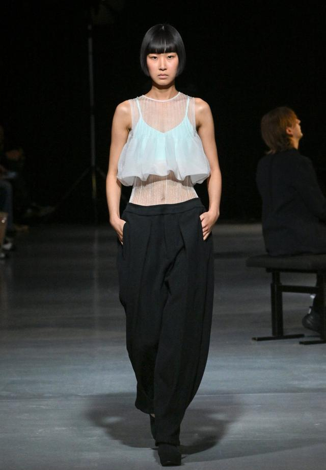 Cfcl 透明如玻璃, 编织着理念, 衣服亦是工具