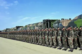 部队从事政治工作的干部，连是指导员，营是教导员，团以上是政委图片