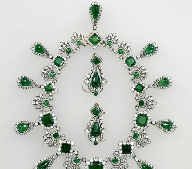 法国追捕熔金贼，却揭开百年国耻：他们被偷的，原来也是抢来的！