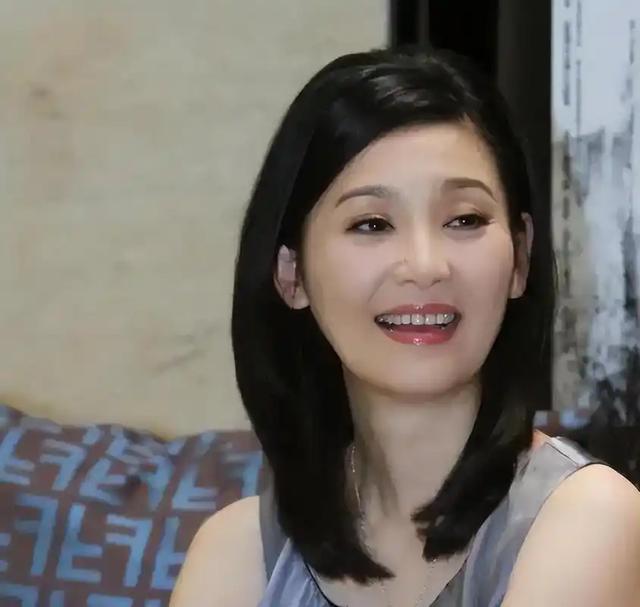 冯小刚被曝离婚？妻子徐帆不再隐忍，自曝婚姻真相，拿捏冯小刚