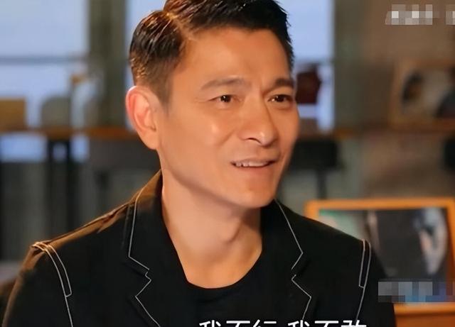 乐坛最大的笑话，一首代表作都没的歌手，却敢当评委自称乐坛的神