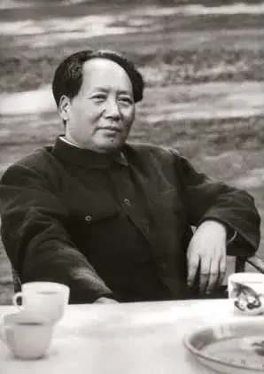 毛主席生前两大未解之谜：一生3过故宫而不入，死后不进十三陵
