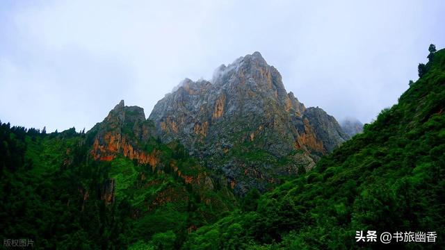 甘肃有座山，名气不算大，访客不多，可风光绝得一塌糊涂！