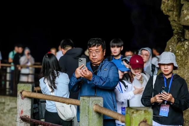 全球旅行商大会踩线腾龙洞：打卡世界级溶洞，共谋文旅发展