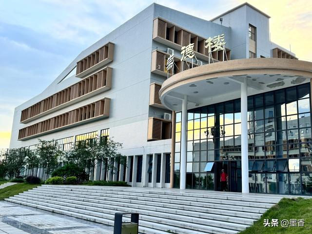 玉林师范学院2025新生入学攻略（学费住宿费、生活费）