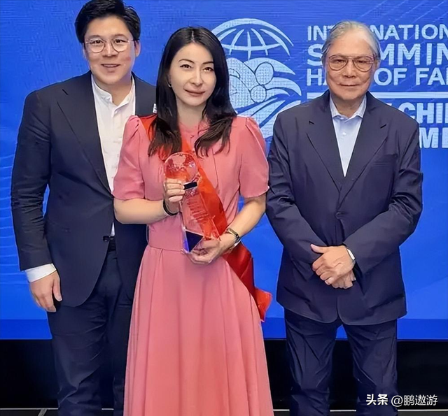 霍震霆没想到，44岁儿媳郭晶晶再次官宣喜讯，让整个阔太圈沉默了