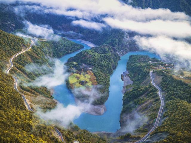 国内10大最美旅游线路，路上太多美景，承包了《国家地理》封面图