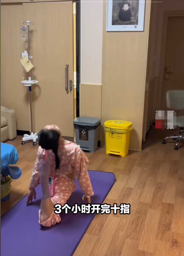 “最硬核”产妇火了，待产劈叉三小时开十指，十分钟无侧切顺产
