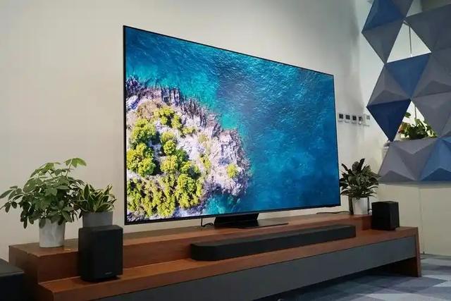 OLED、QLED和Mini-LED屏幕技术的区别是什么？哪种适合家用？