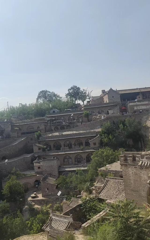 李家山 潜藏在黄土高原深处的布达拉宫