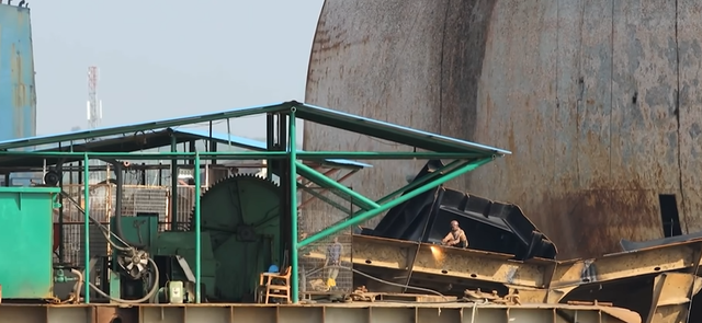 西方为啥怕中国越来越富？一场看不见的战争，直接决定你的工资！