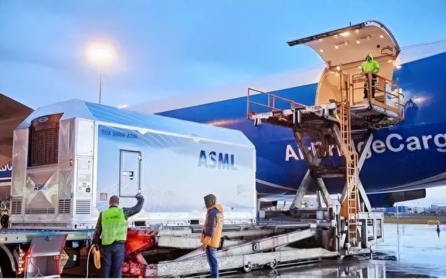 用完就丢？荷兰成背锅侠，美媒：对中国光刻机禁令全是荷兰所为