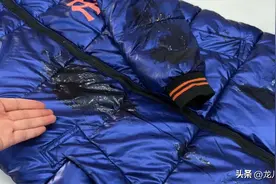 羽绒服不管多脏，教你一招，5分钟洗干净立马就能穿，方法太棒了图片