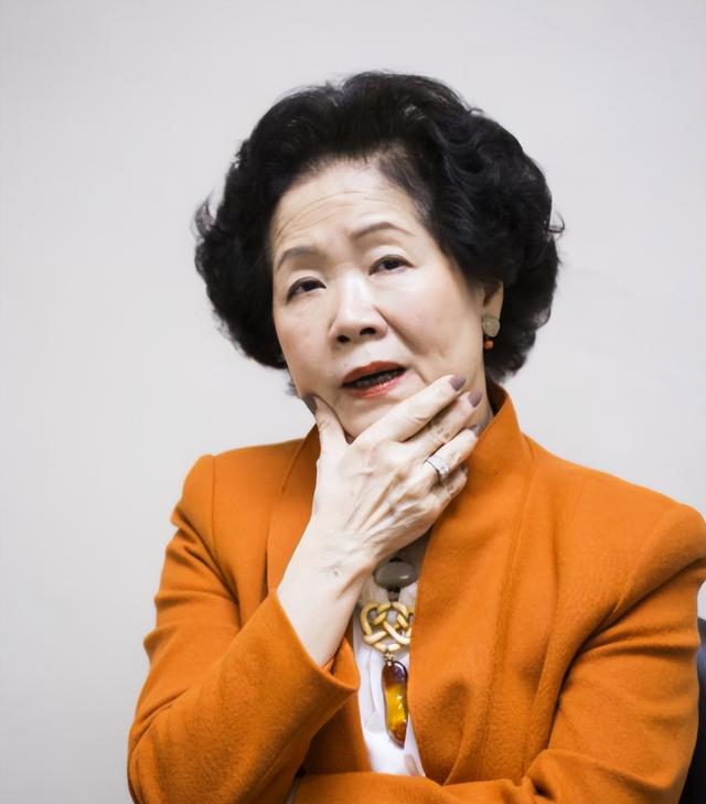 一步错步步错！弟弟自杀，女儿病亡，香港"大佬"陈方安生晚景凄凉