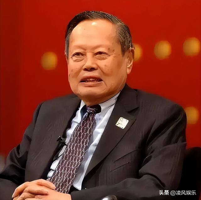 杨振宁去世3天后，原来他还留了“遗产”，只有8个字，却字字千金