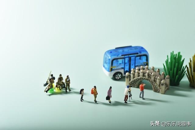 背、抱、捏腿…男性“陪爬”峨眉山？领队回应：我们只是守护登顶