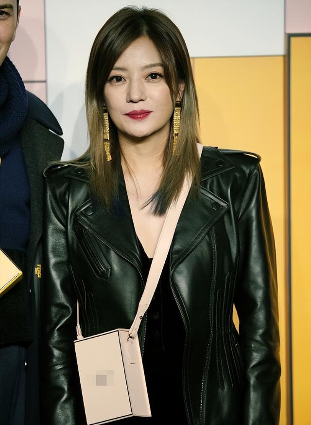 黄晓明公开点名才几天，赵薇近况接连曝光，有一点4年前就注定