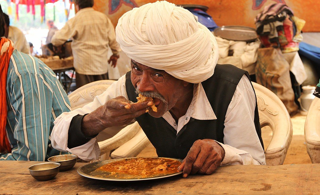 东北澡堂接待印度人濒临倒闭后续：商家回应，都是客人没办法拒绝