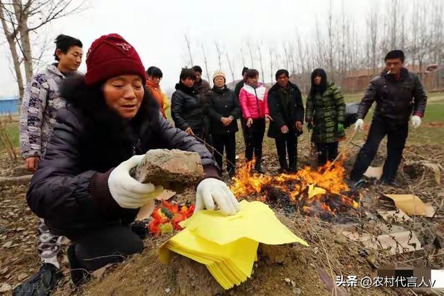 不是迷信！寒衣节上坟有讲究，记得:1不烧	、2不照、3不捡、4不空