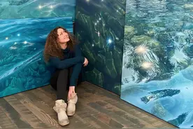 她把水画活了！堪称是“画水”最牛的美女画家之一，质感无敌了图片