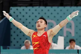 中国队第21金！邹敬园卫冕奥运会男子双杠金牌 张博恒第四图片