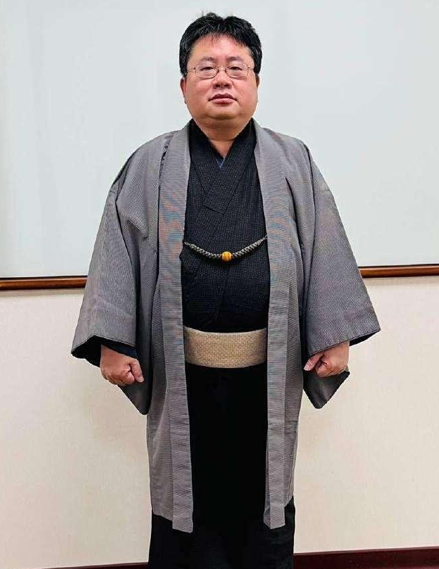 高市早苗疯狂反华，背后竟是两个中国败类在出谋划策！