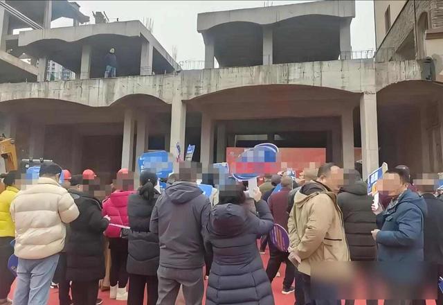 王炸！烂尾楼业主集体“反杀”？银行傻眼，开发商直接崩溃