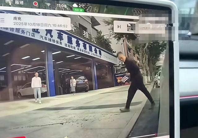 果然够硬！南充扎胎修车店重新开门，做斜坡立牌子：“请勿泊车”