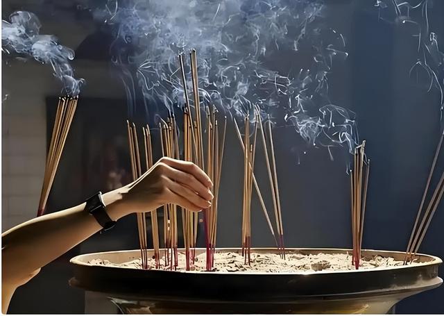 越扒越有！少林寺刚被调查，武当山也上了热搜，一个贪钱一个明抢