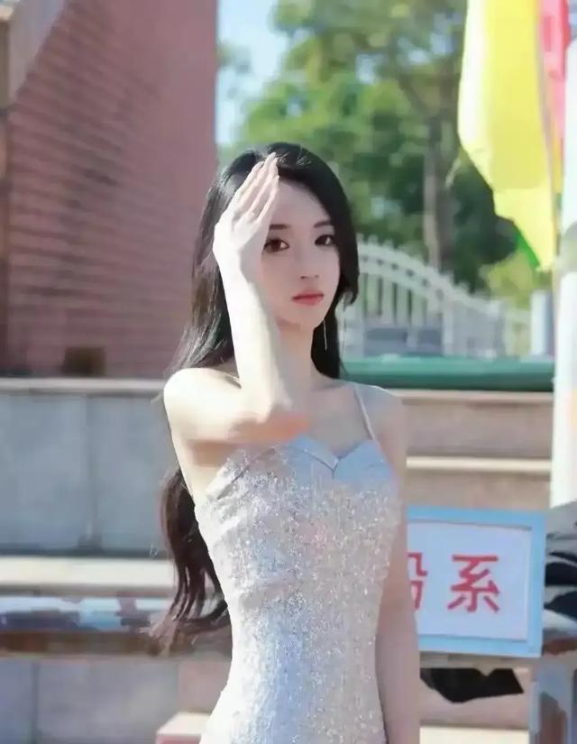 厦门校花生图惊艳全网！网友惊叹蟾宫玉兔落凡尘！是仙女下凡了