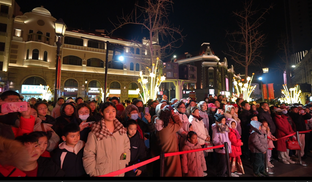 百年街里，四年接力！400万人“扎堆”青岛老城区：新春逛街里，烟火即大局