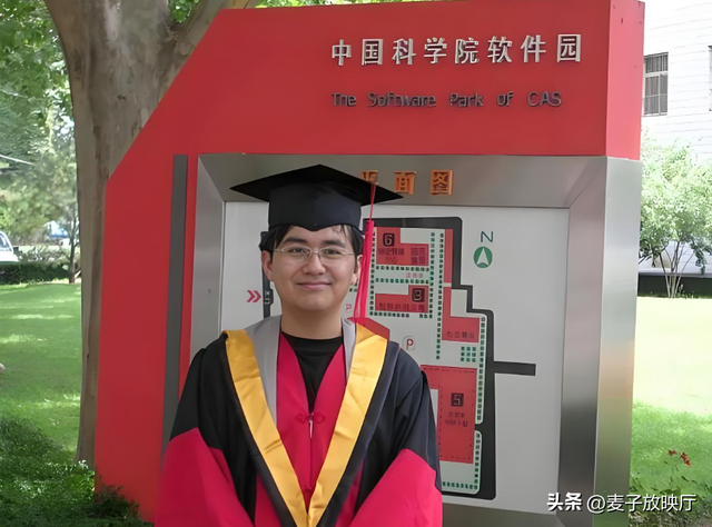 8岁光屁股火遍全国	，现定居北京娶学霸为妻的他，是身价过亿高管