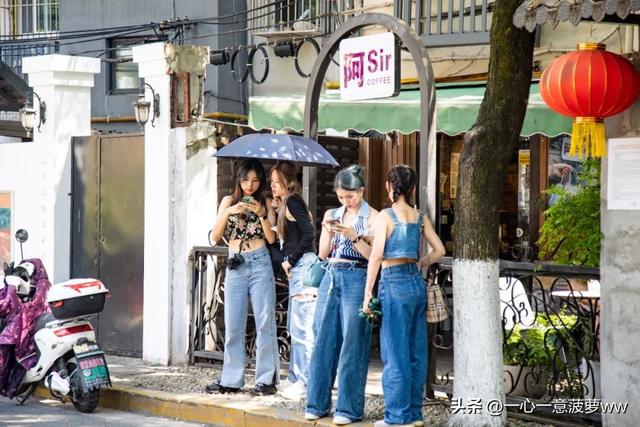 南京地铁 5 号线逛吃攻略：坐着地铁解锁主城烟火气