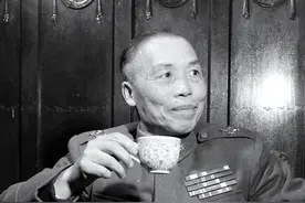 1966年，75岁李宗仁娶27岁胡友松，大婚当夜胡友松为何崩溃大哭图片