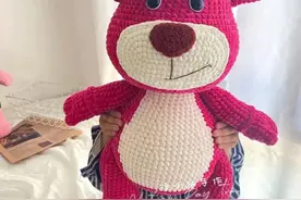 钩针图解：超大号的草莓熊图片