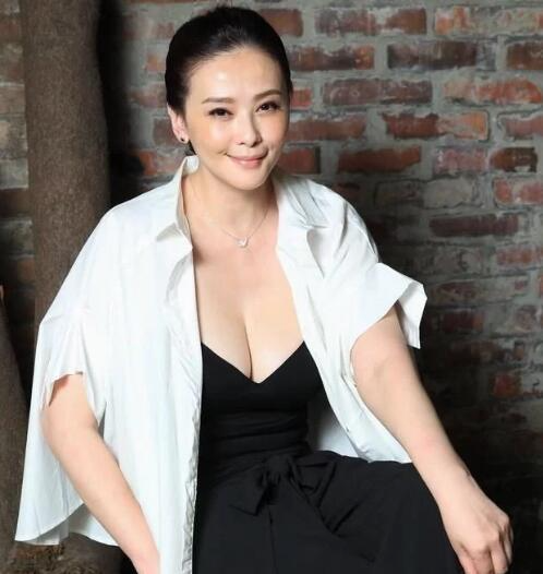 长得漂亮却做尽坏事，后被切除四个器官，小十五岁老公也出轨