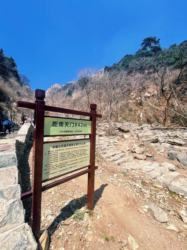 泰山失联20天小伙半月前找到！遗体藏200米悬崖缝，最后画面曝光