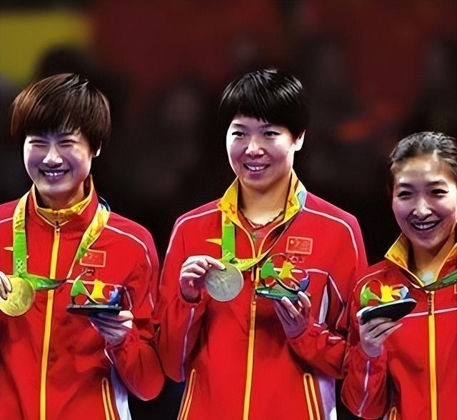 原来他是乒乓球奥运冠军丁宁的父亲，难怪退役后她能在北京当校长