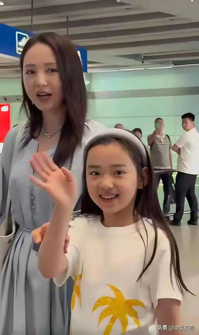 梅婷生了个小梅婷，董璇生了个小董璇，只能说基因太强大了