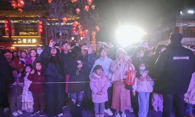 昨天去了趟鼓楼，一进门我就知道：来对了！这才是天津真正的味儿