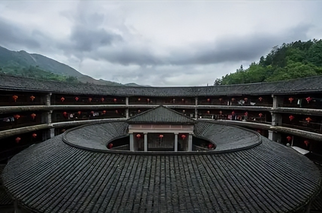 地坛网红树牌火了！“天塌了树撑着”刷屏，古园新生藏着城市温情