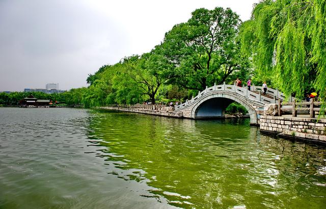 《草根春秋》系列 旅游篇 七 走马观花济南市