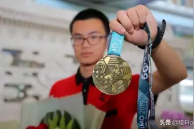 国际奥林匹克竞赛，美国打败中国拿到第一，团队成员几乎全是亚裔图片