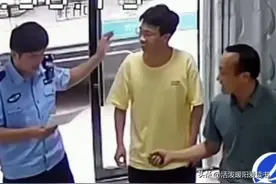 湖北男孩估分600 自信报考警校，到派出所递交政审表现场做俯卧撑图片