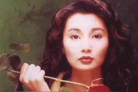 同样演"黄玫瑰"，张曼玉对比刘亦菲，才知道啥叫风情，啥叫艳俗！图片