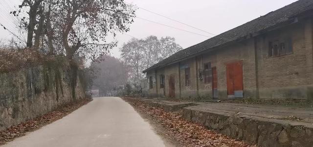 陕西著名的三线厂，鸟语花香无人居住，昔日辉煌谁还记得