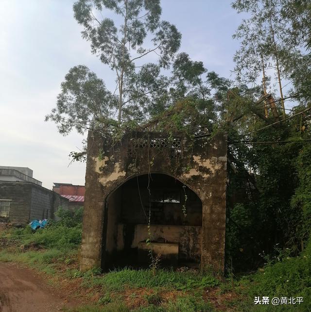 广西南宁市宾阳县消失的古城，除了文保碑还有拆掉一半的城门