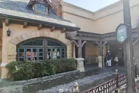 上海官宣加强室外二手烟管控后 市民建议：迪士尼烟味能少一点吗？图片