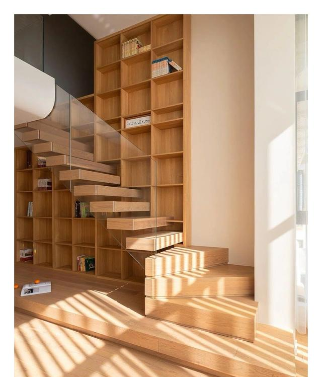 想不后悔！楼梯这样装，瞬间高级10倍，实用又惊艳！你会感谢我的